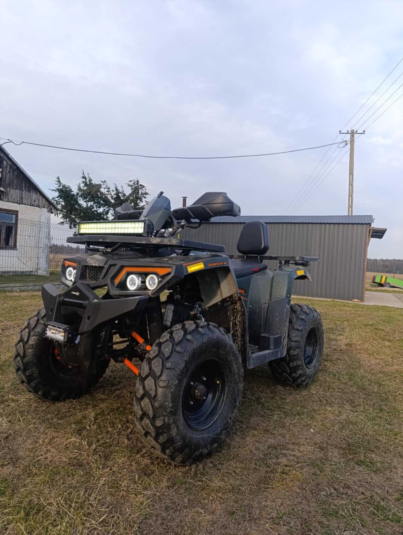 Quad  Asix 250  z przyczepką