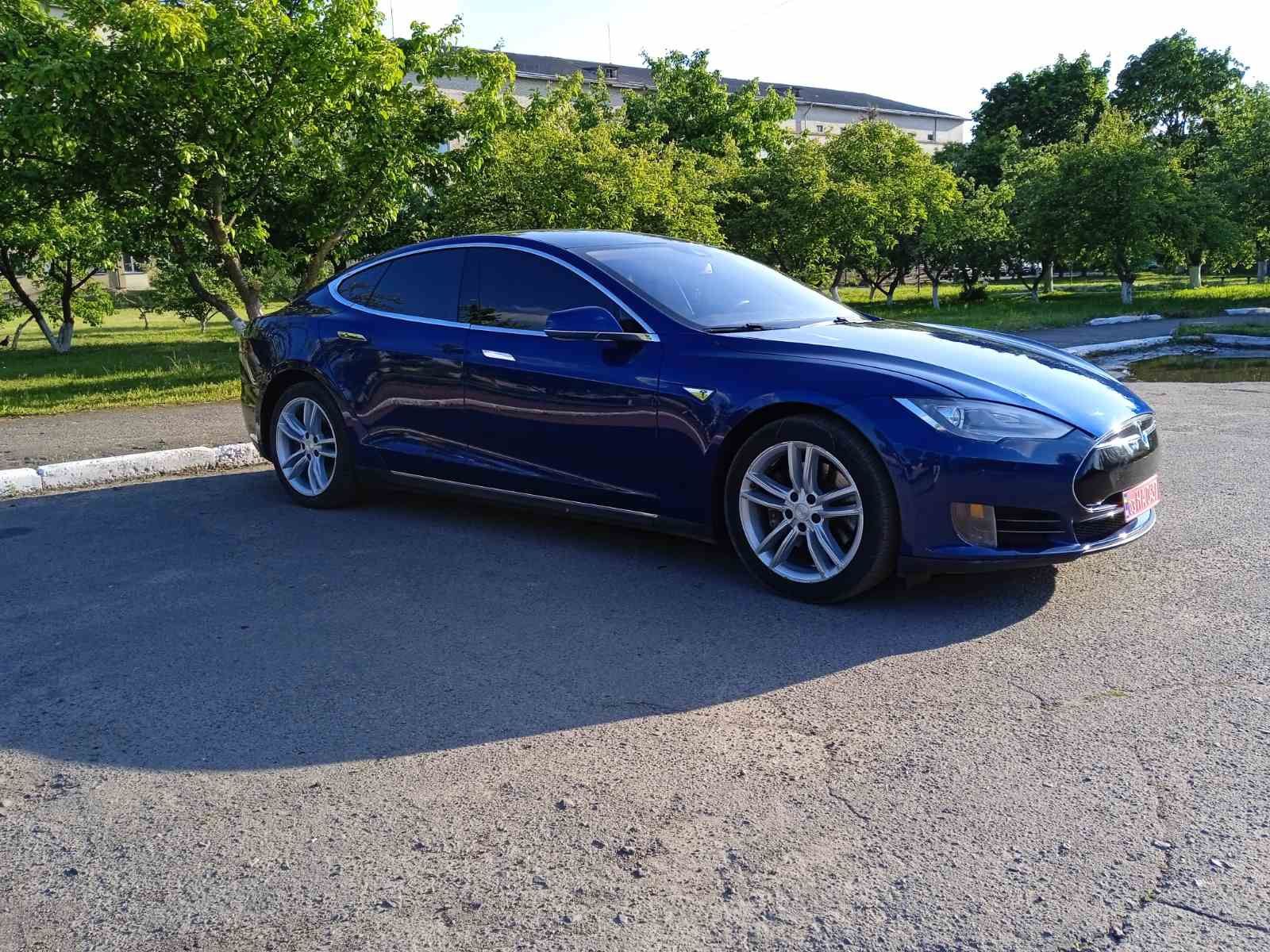Tesla model S 2016