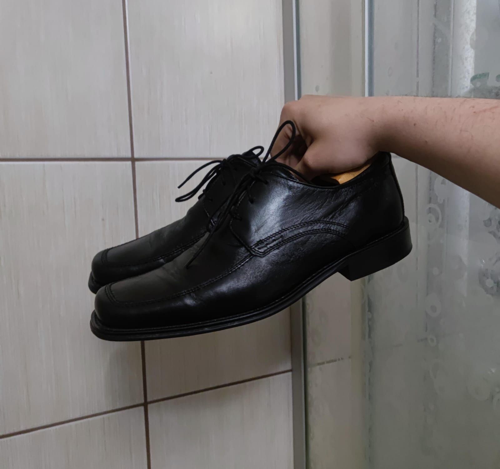 Buty 43 obuwie Bata  eleganckie glany męskie czarne leather skóra skór