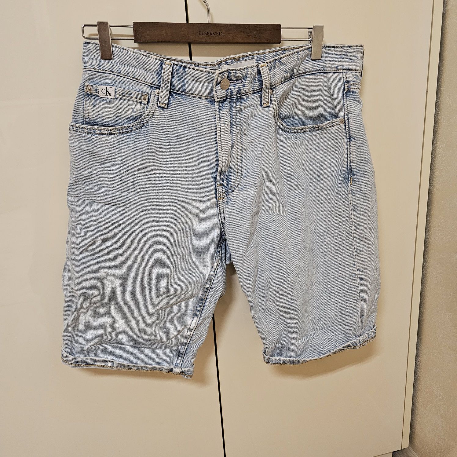 Spodenki Calvin Klein Jeans 32 r. jasno niebieskie