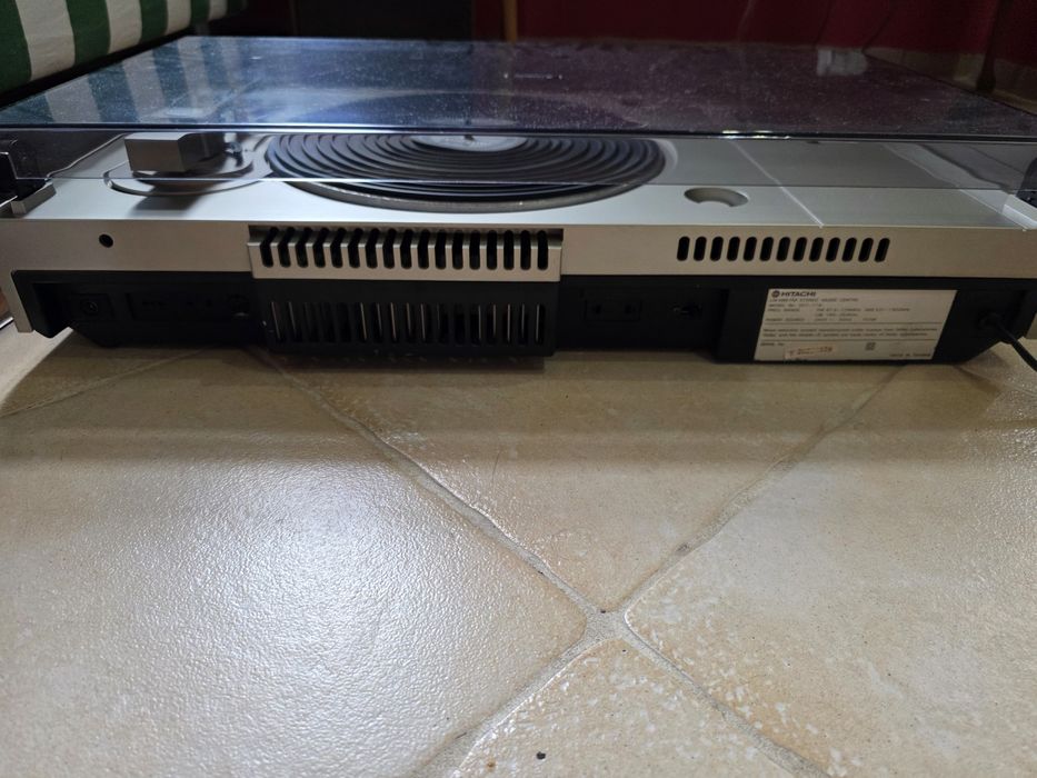 Gramofon Hitachi SDT-116 z lat 80-tych.