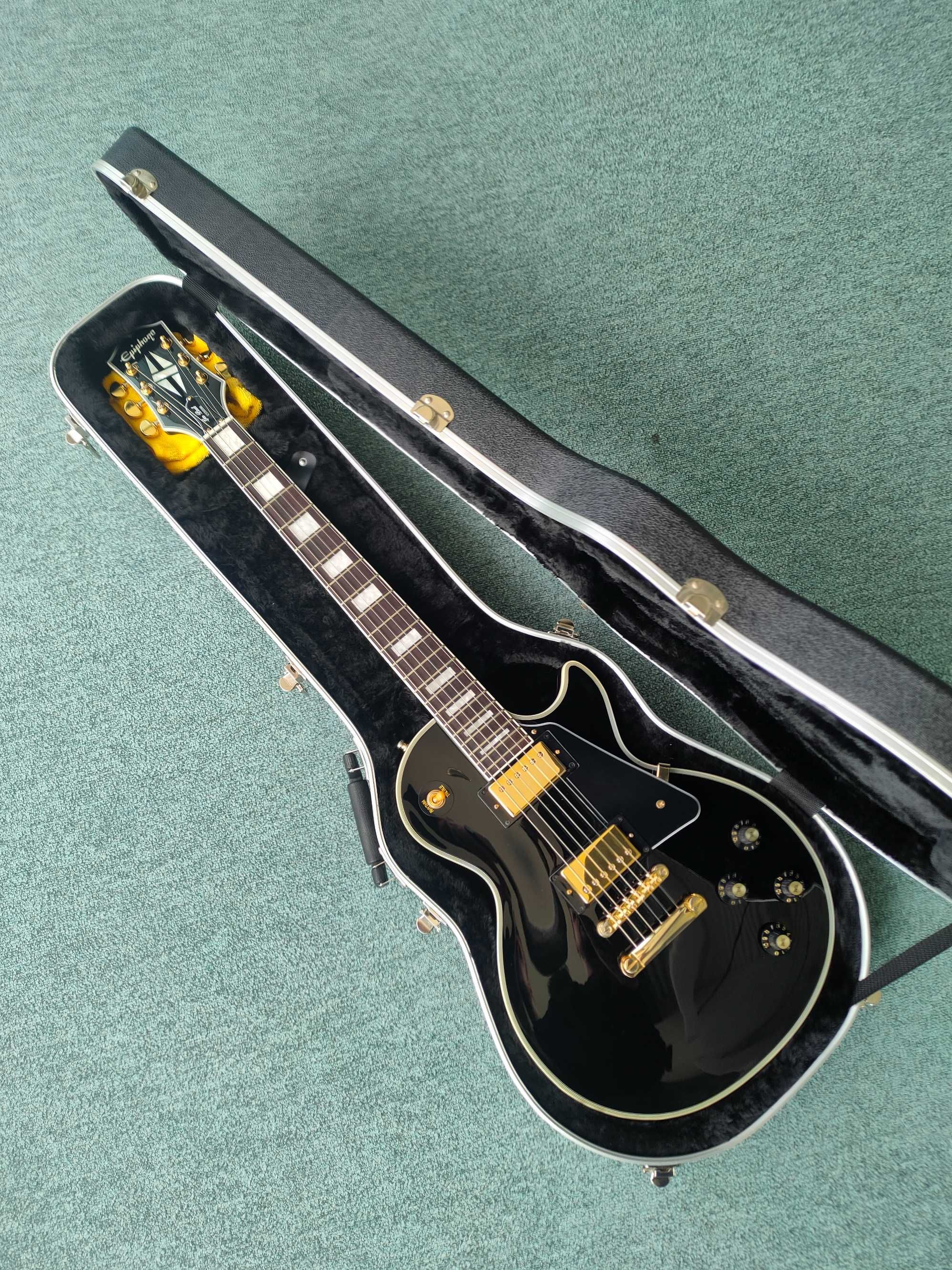 Epiphone Les Paul Custom Ebony Inspired by Gibson 2020 + case