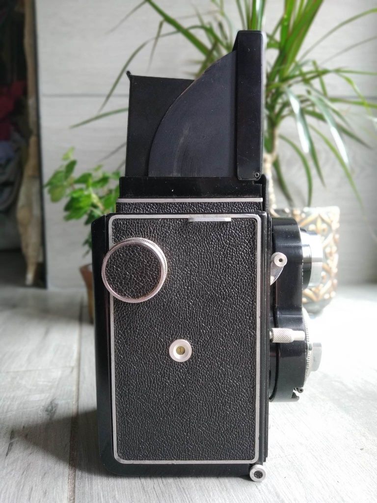 Zabytkowy aparat fotograficzny FLEXARET IV
