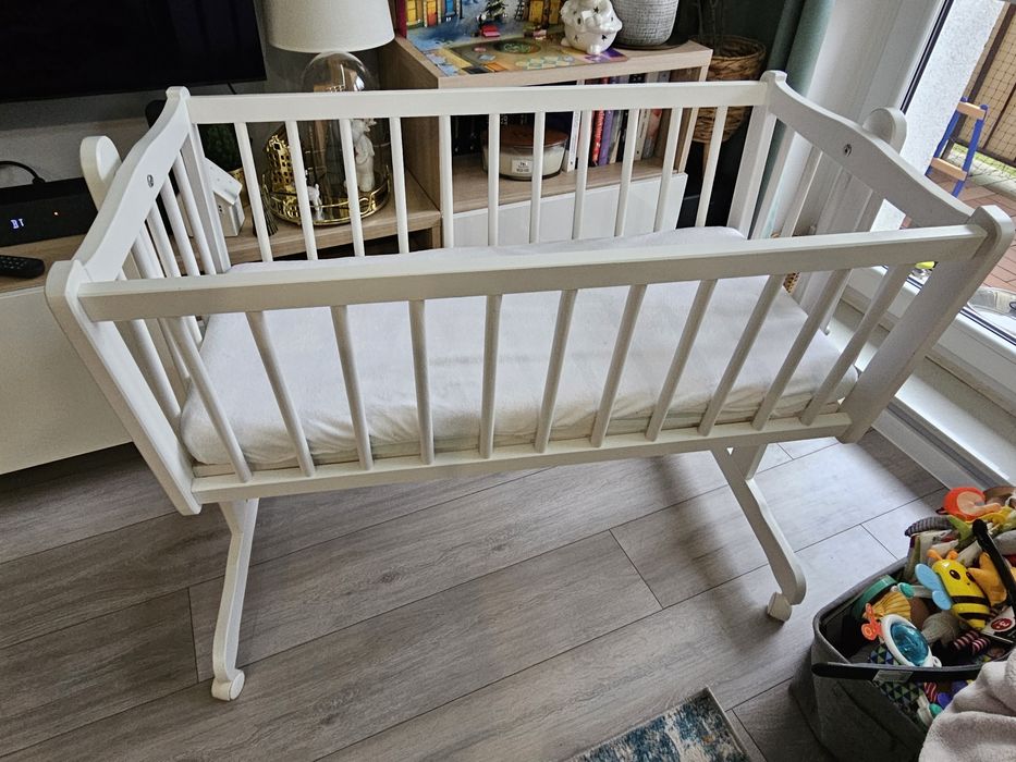 Kołyska drewniana niemowlęca