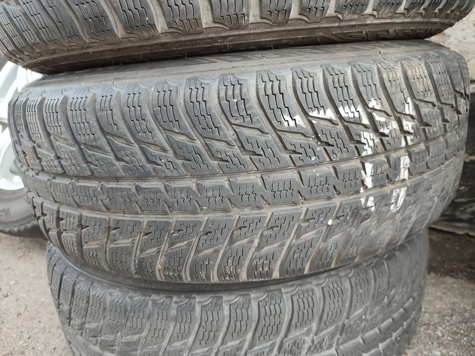 Шини Нокіан 235/55/17; гарний всесезонний комплект + пара шин, із ЄС !