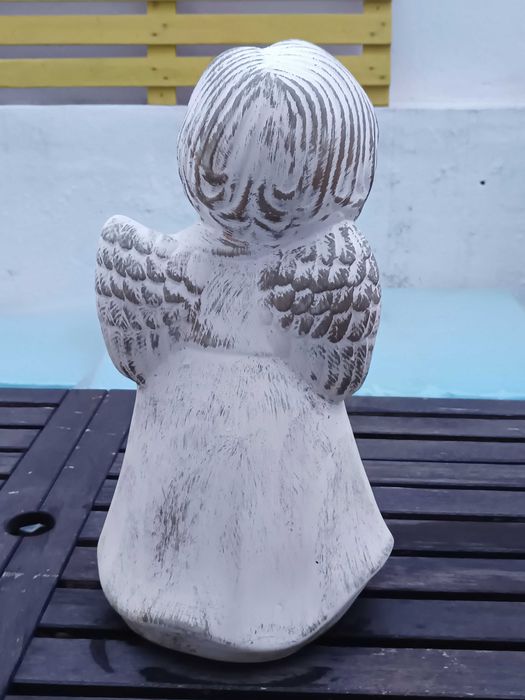 Anjo grande de loiça