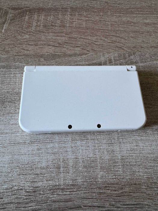 New Nintendo 3DS XL + etui, ładowarka i karta microSD 64GB