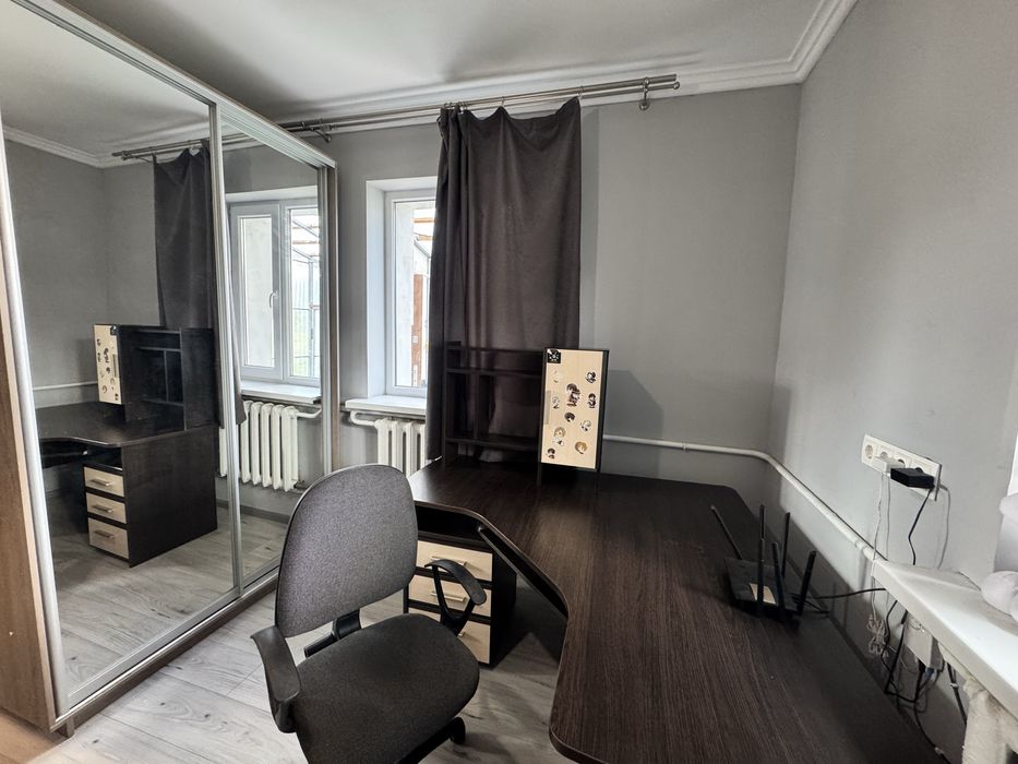 Будинок з новим ремонтом і технікою, великою ділянкою в м.Кременець Те