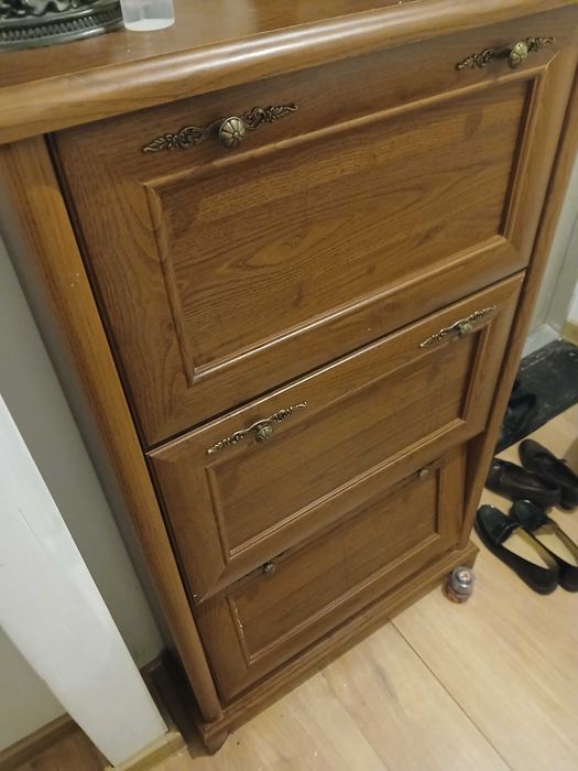 Klasyczna szafka na buty