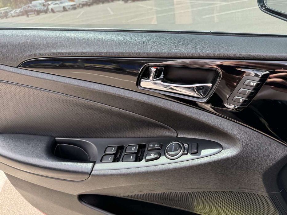 Hyundai Sonata 2014 • Газ/бензин • Максимальна комплектація