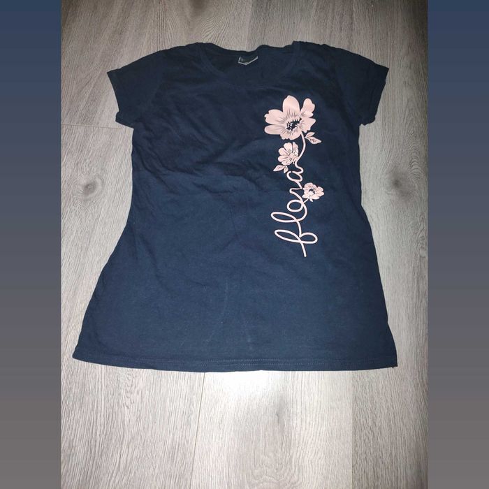 T-shirt z motywem kwiatów