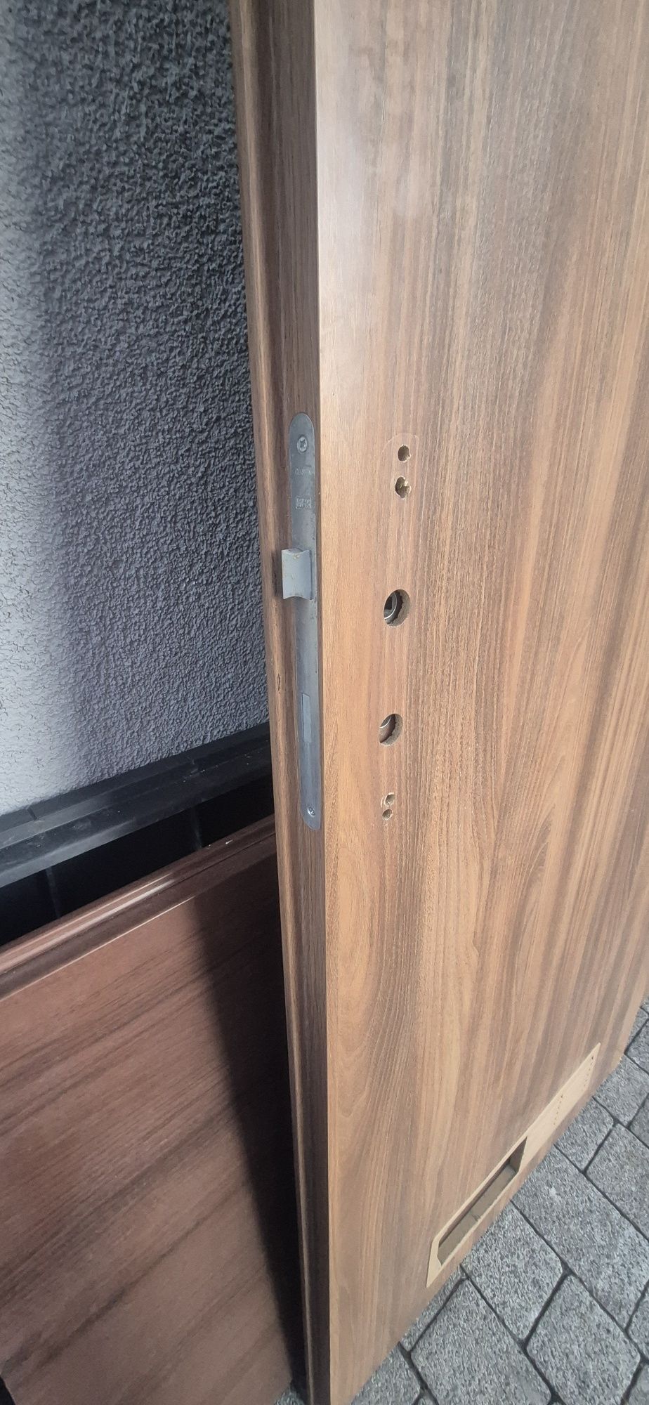 Trzy drzwi wewnętrzne 70 i 80