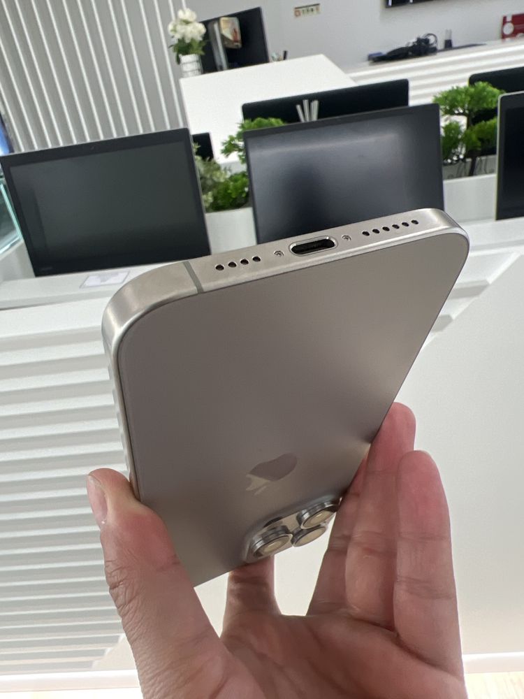iPhone 15 Pro Max 256 - Pague 83e durante 12 meses!