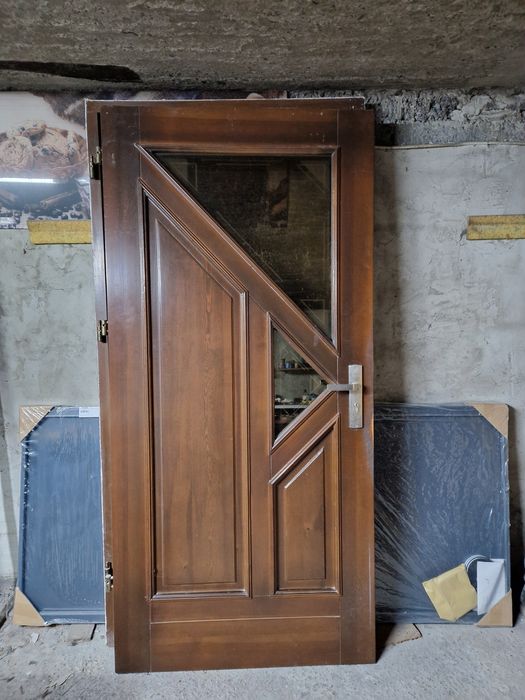 Drzwi zewnętrzne drewniane , Grube i proste.