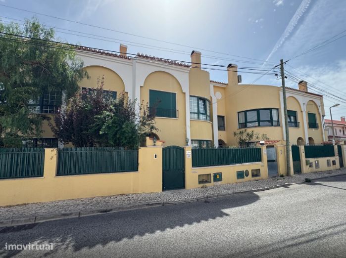Casa Renovada em Alcabideche, Cascais - 3 Quartos e Jardim