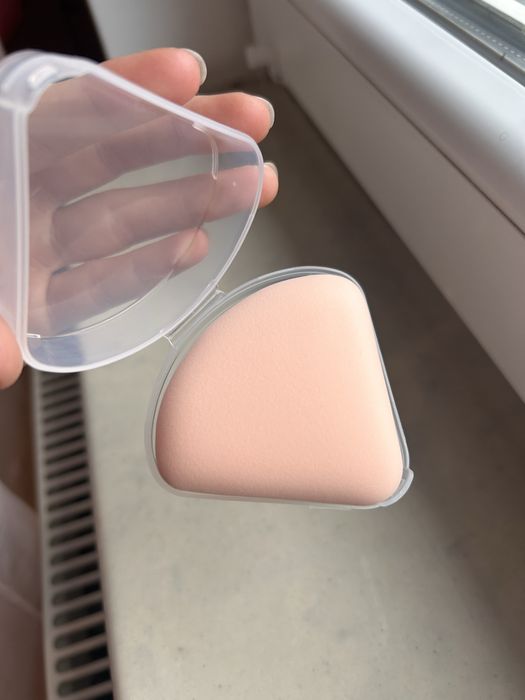 Trójkątna gąbeczka do makijażu