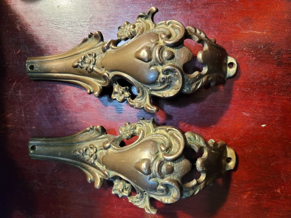 Stare przedwojenne uchwyty, klamki szyldy mosiężne do drzwi