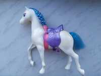 Кінь, іграшка для дівчинки