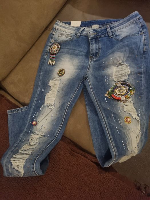 Calça  de ganga bordada
