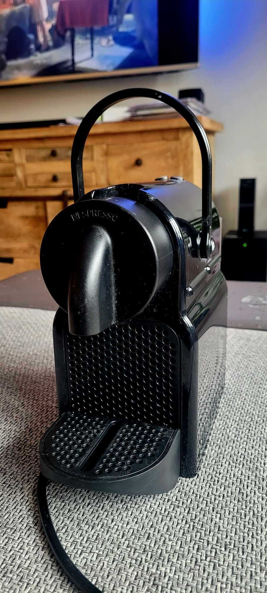 Ekspres do kawy na kapsułki De`Longi Nespresso Inissia