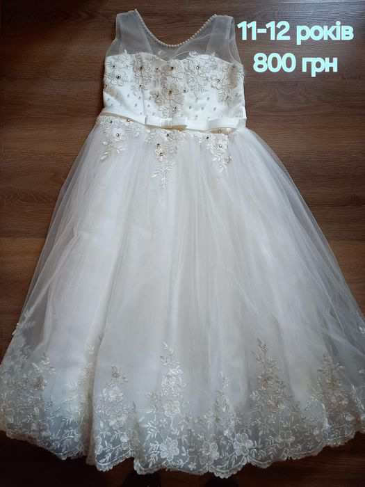 Продається дитяча сукня.