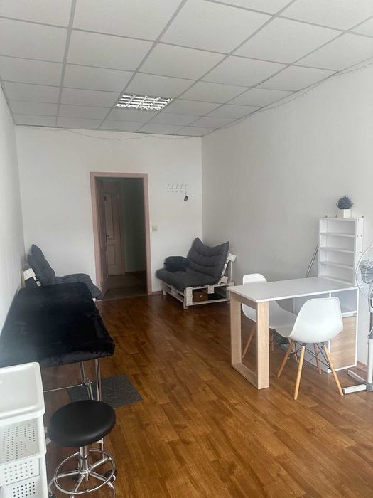 Здається в оренду офісне приміщення р-н ТРЦ МЕГАМОЛЛ