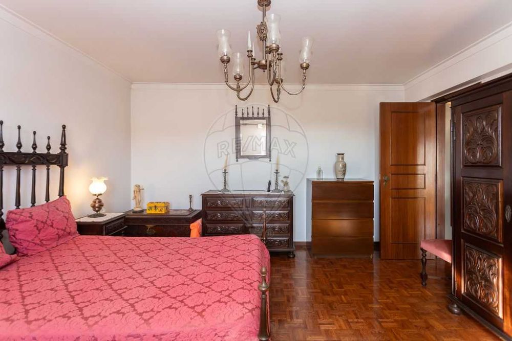 Moradia T5 - Oportunidade