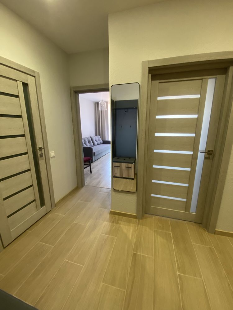 Здається в оренду 2 кімнатна квартира(новобудова). Центр.