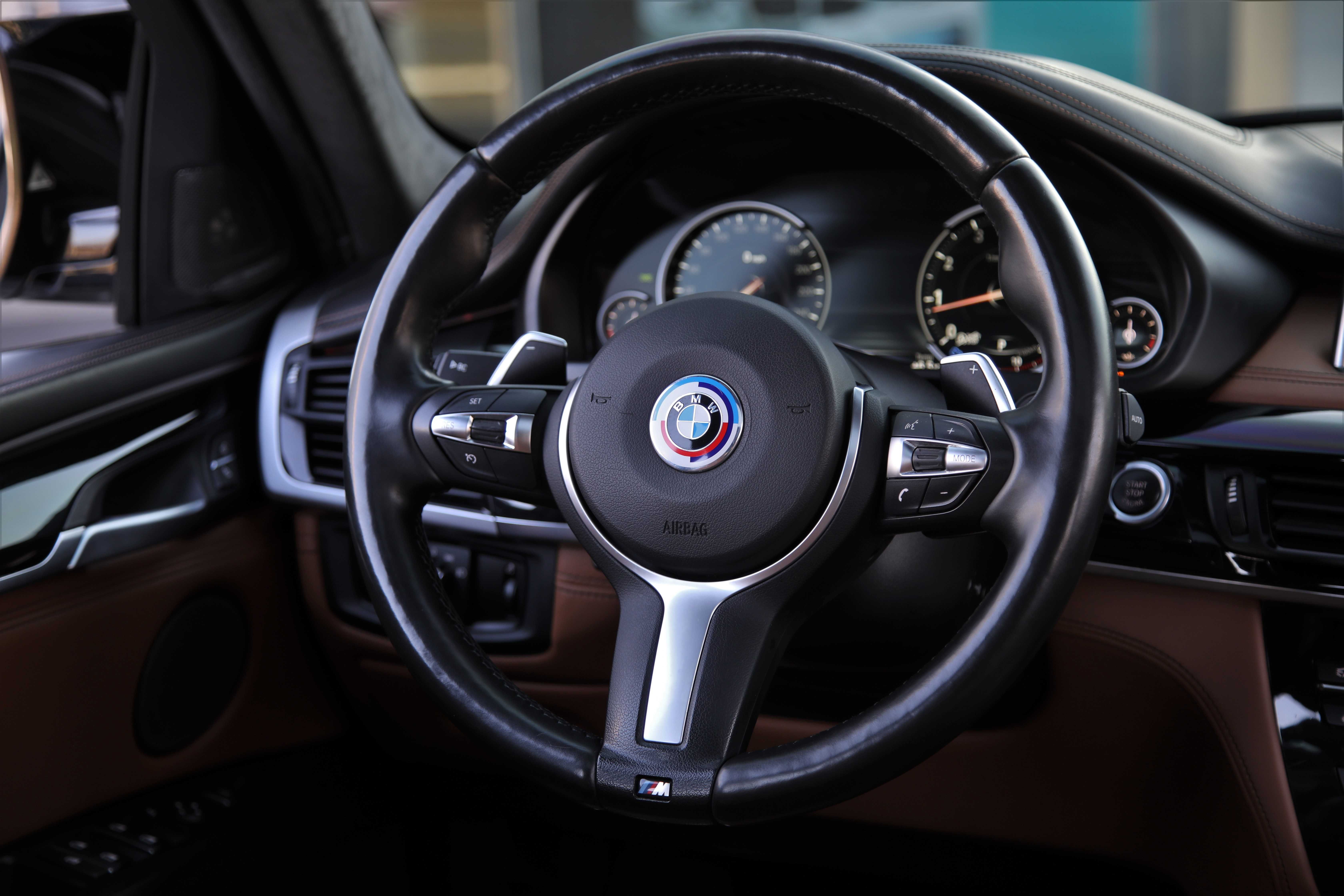 BMW X6 50i 2015 року