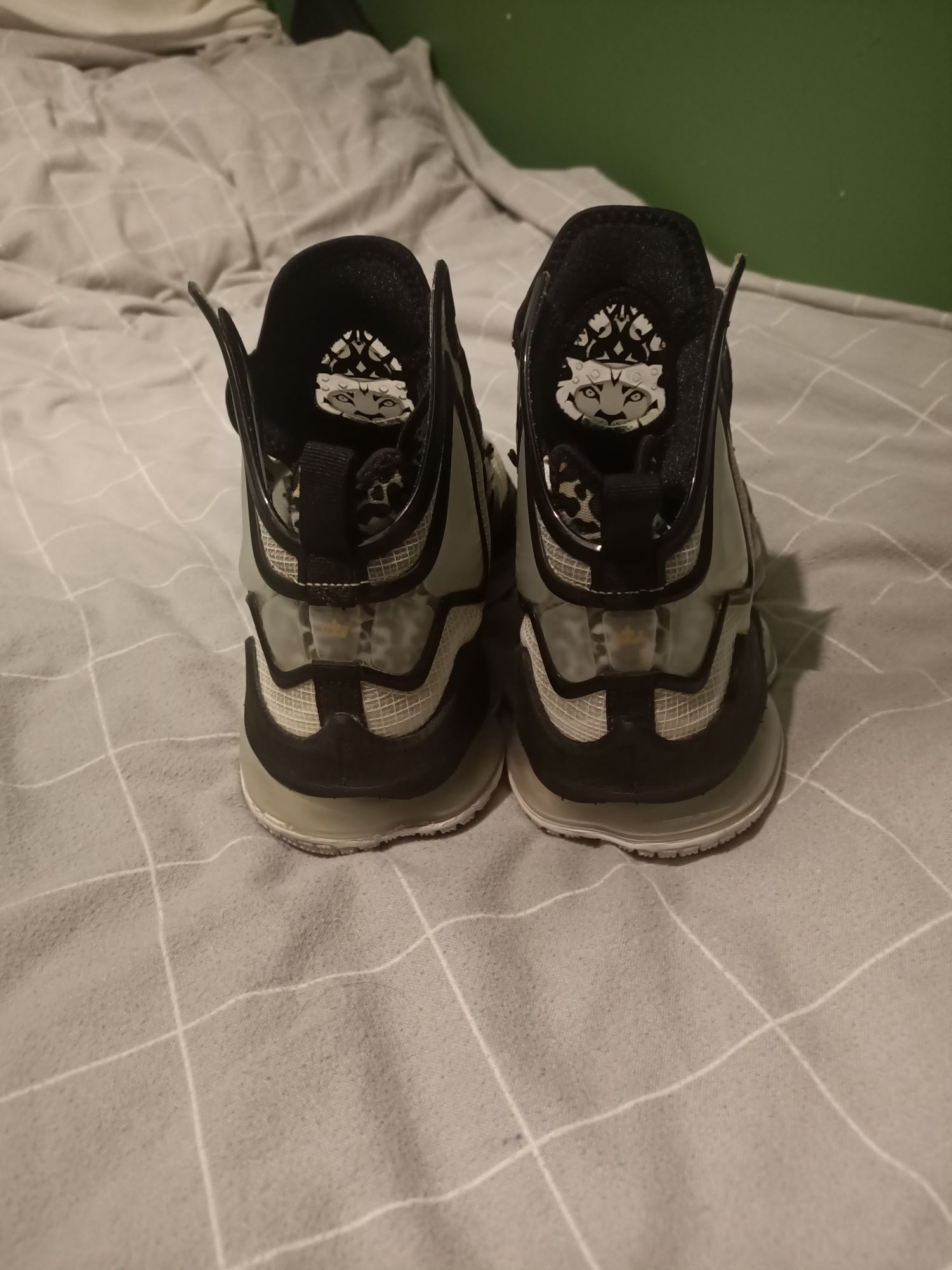 Buty do koszykówki Nike Lebron XIX Royality Metallic Gold