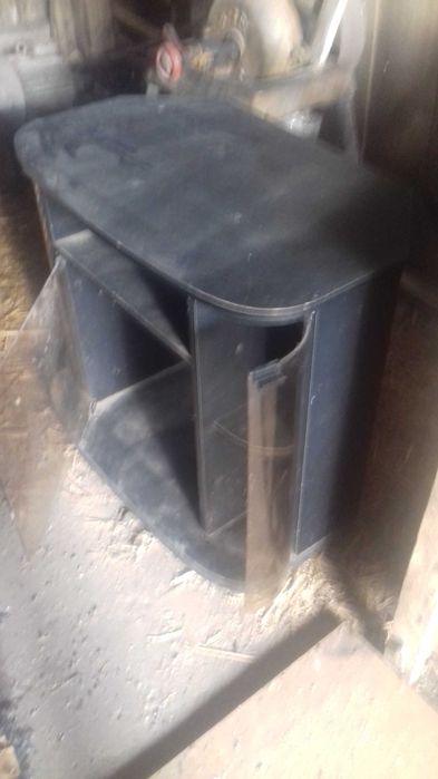 Czarny stolik pod TV stereo