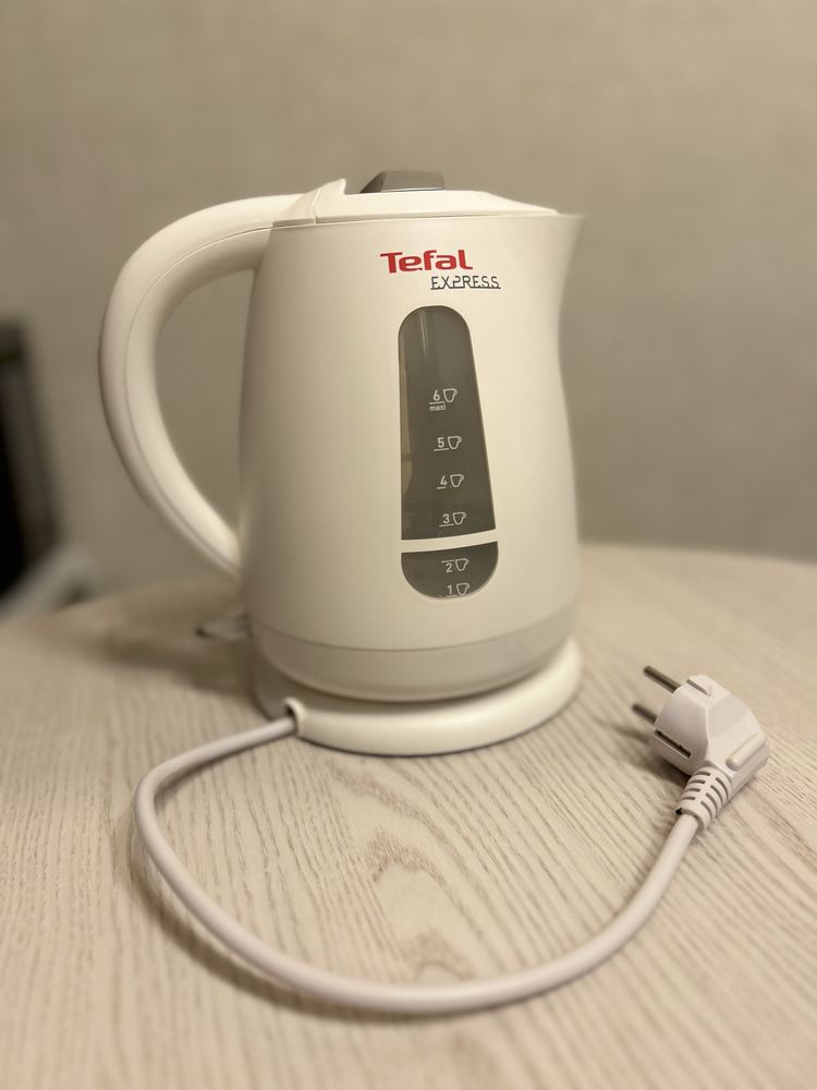 Чайник Tefal у відмінному стані.