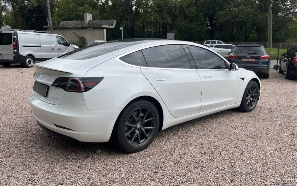 Оренда tesla для таксі 460+ км