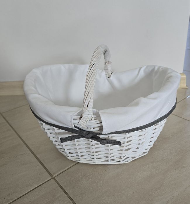 Kosz wiklinowy biały