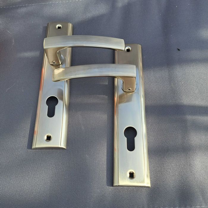 ARIA klamka na szyldzie długim na wkładkę SKU: KAR 312A