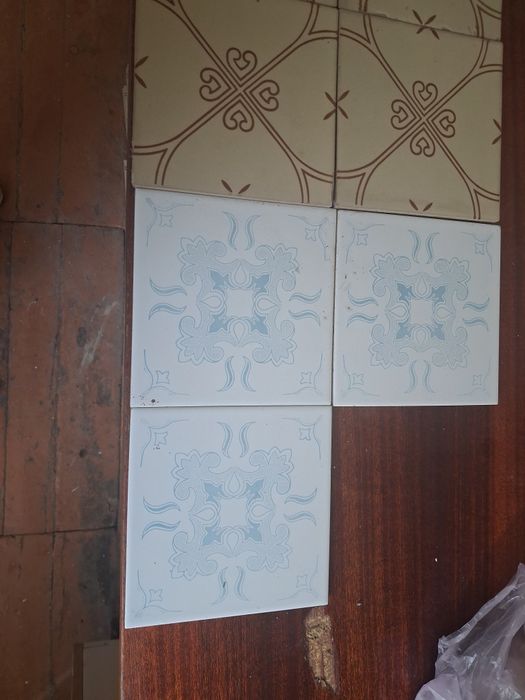 Продам плитку на дачу б/у