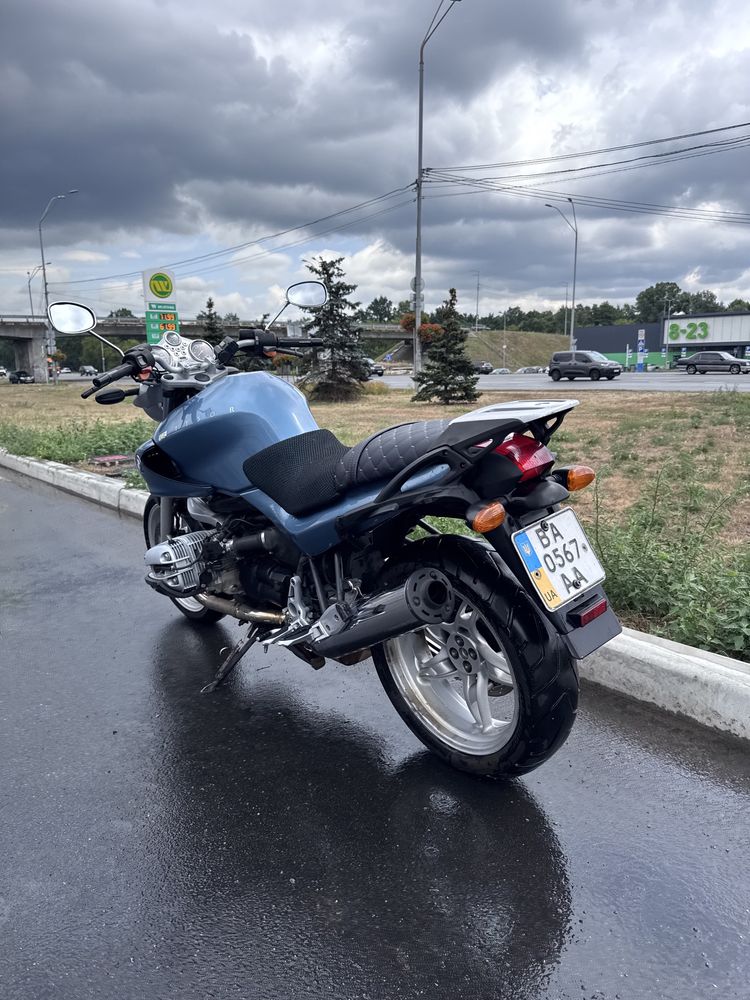 BMW r1150r.