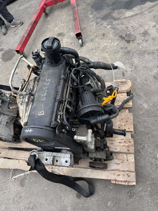 Двигатель Vw Touran 1.6 BSF 8V Двигун Caddy BGU Мотор Jetta Запчасти