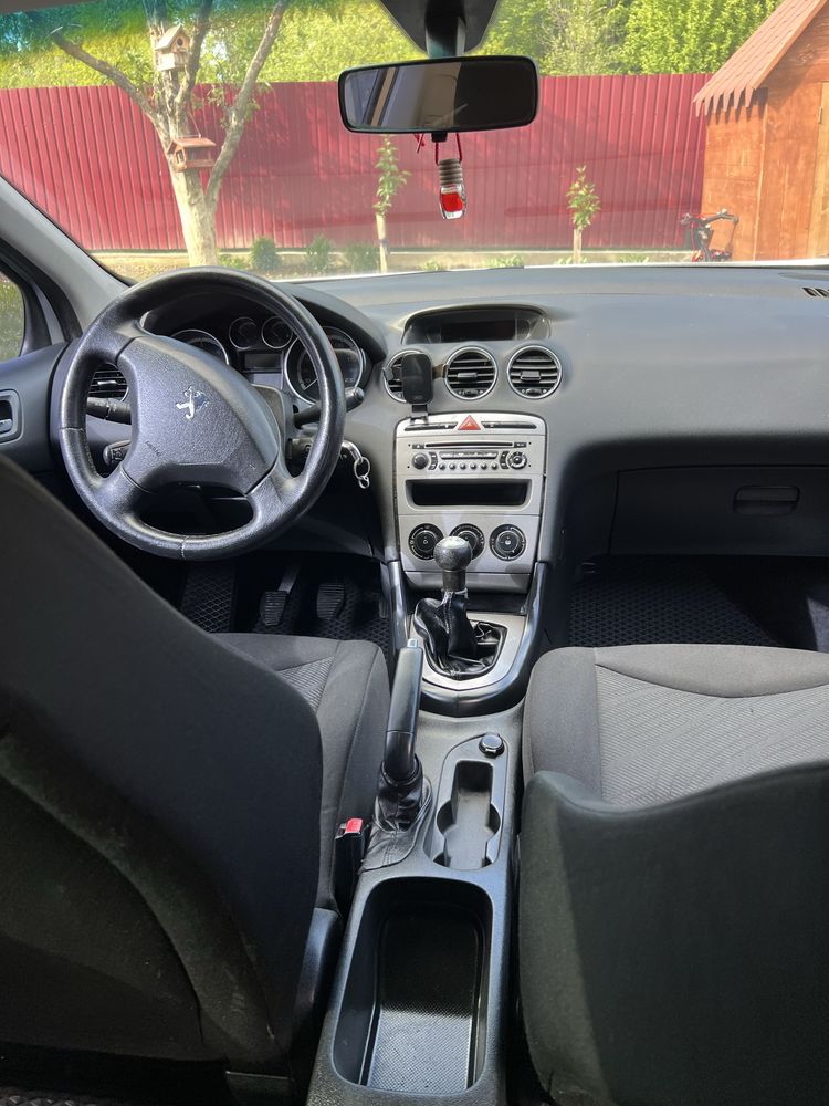 Продам пежо 308sw 2010