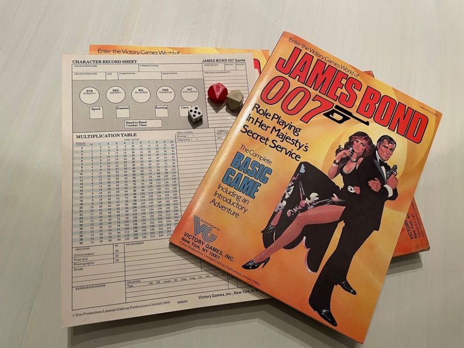 James Bond 007 Basic Set (1983 rok) + Dr.No (1984) Vintage RPG