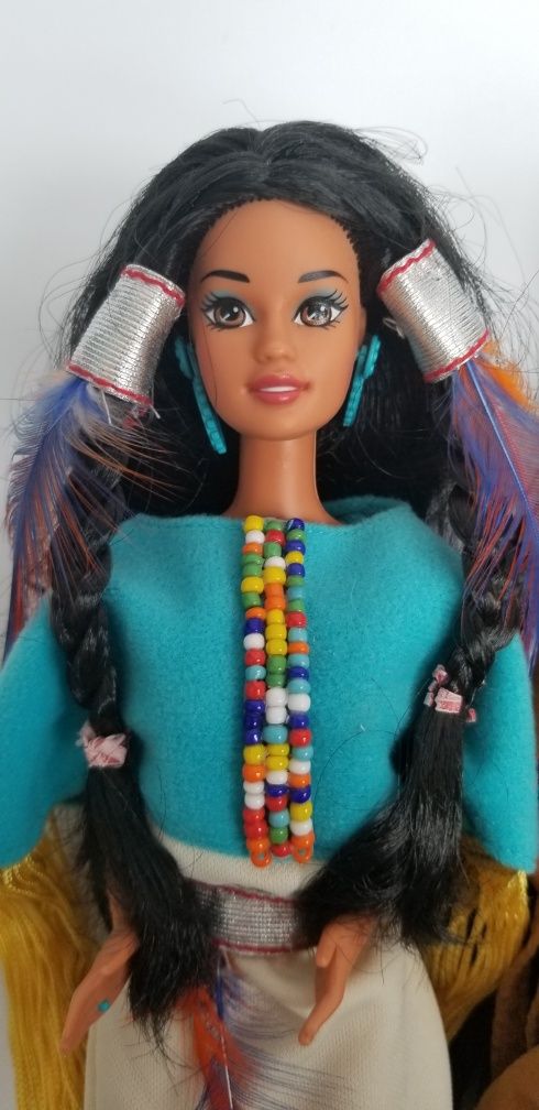 zestaw 3 lalek Barbie dotw ( Native American )