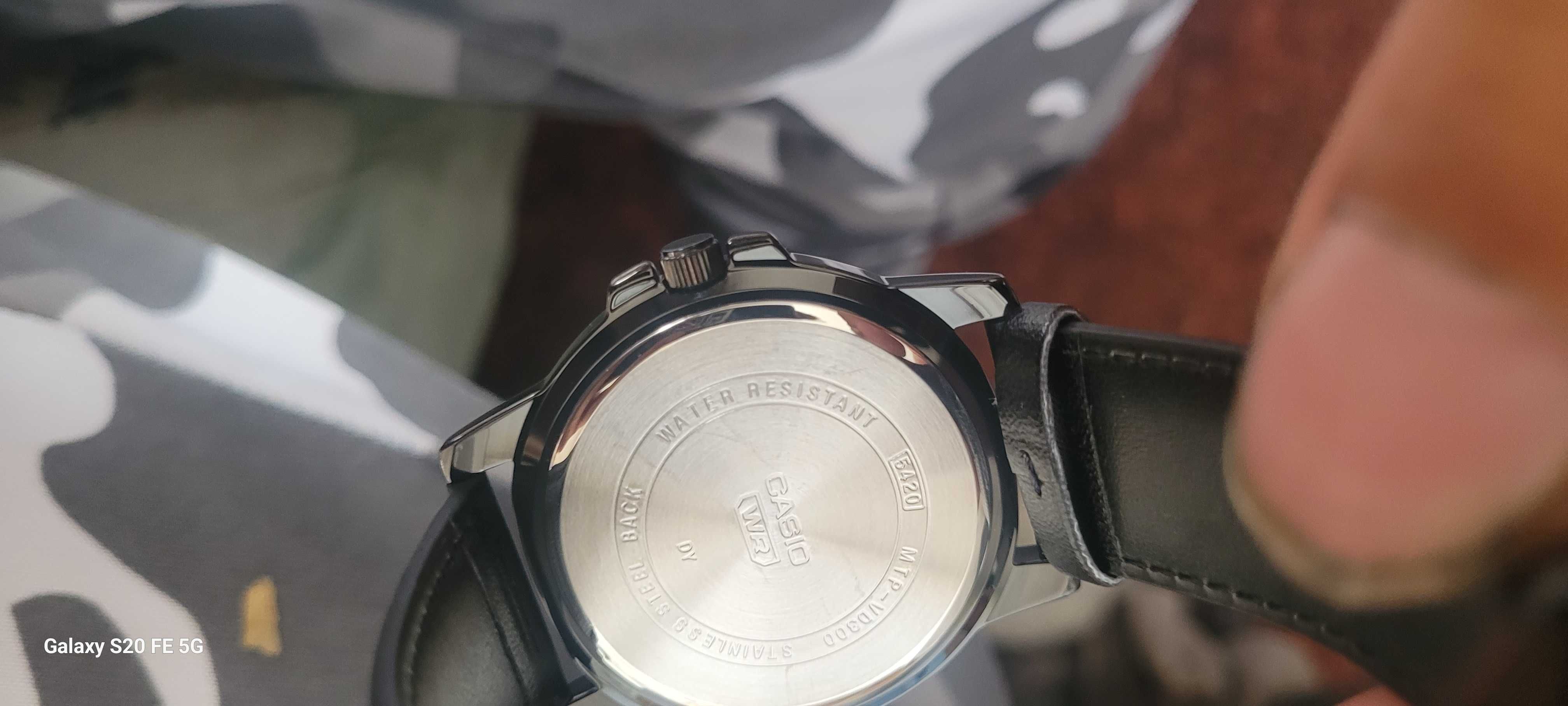 Чоловічий годинник Casio MTP-VD300BL-1E