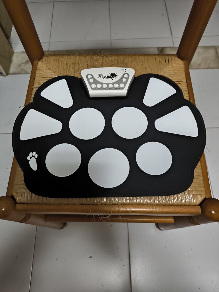 Bateria eletronica de mesa.
