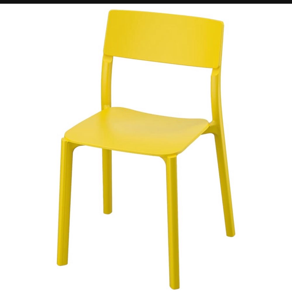 Stol i żółte krzesła z Ikea.