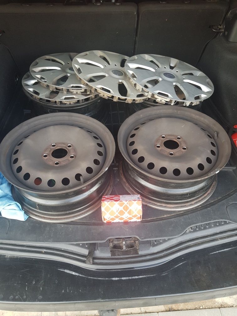 4 Felgi stalowe 16 plus oryginalne nakretki wraz z kołpakami do ford M