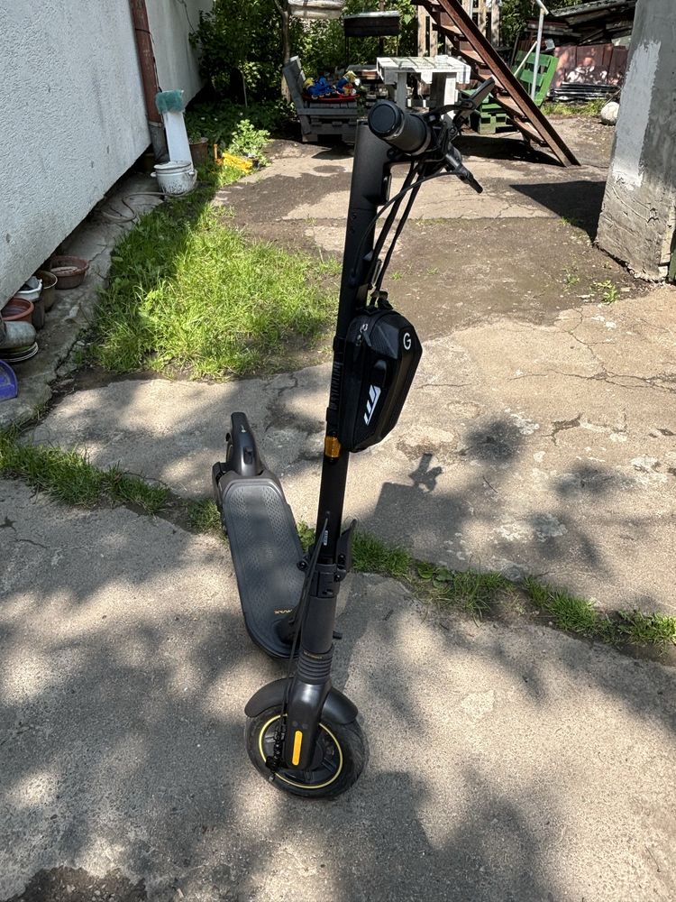 Ninebot max G2 електросамокат