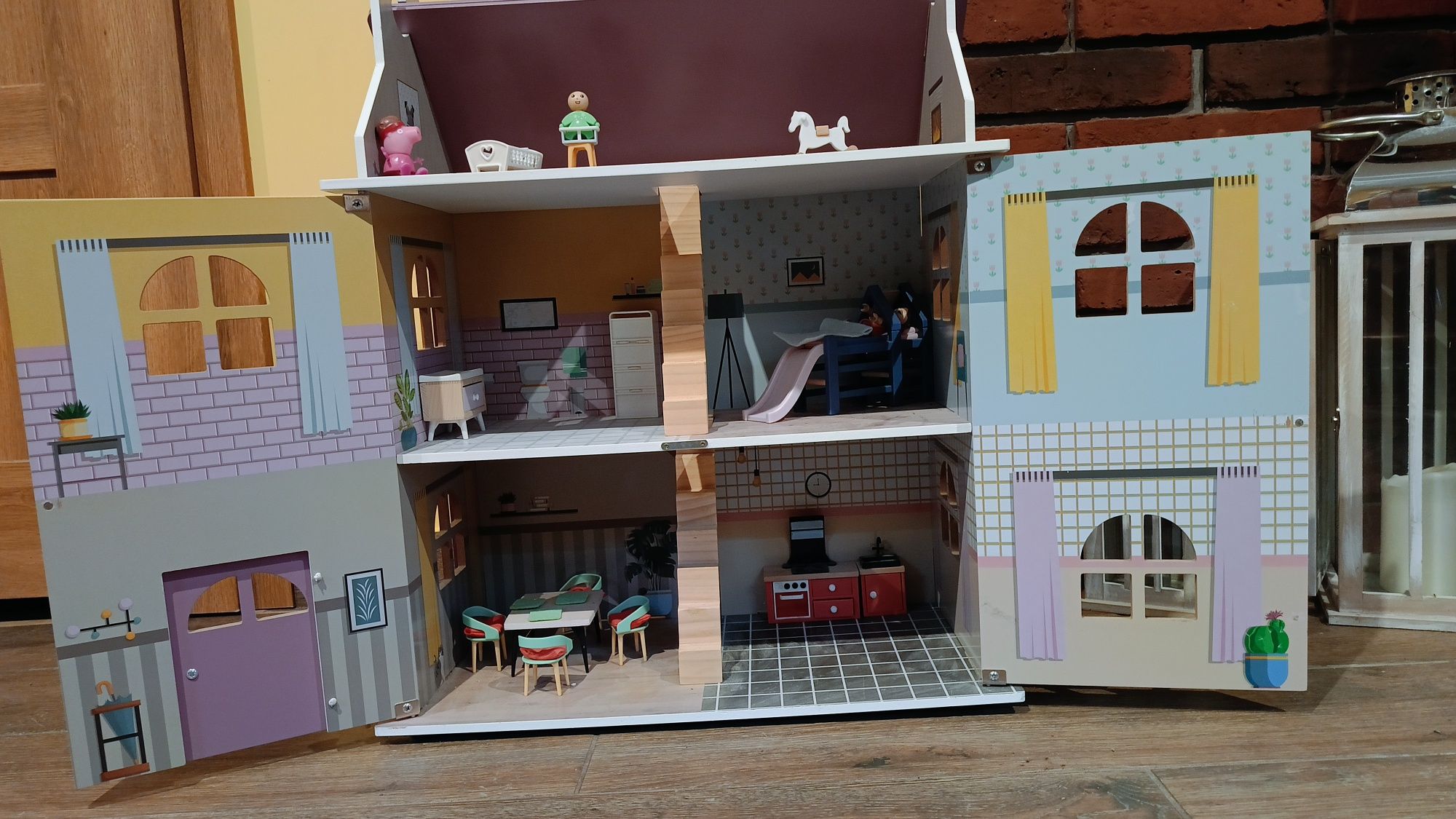 Domek drewniany Playtive dla lalek