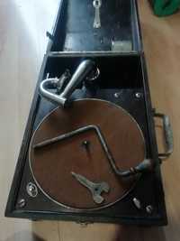 Продам кабинетный старинный граммофон