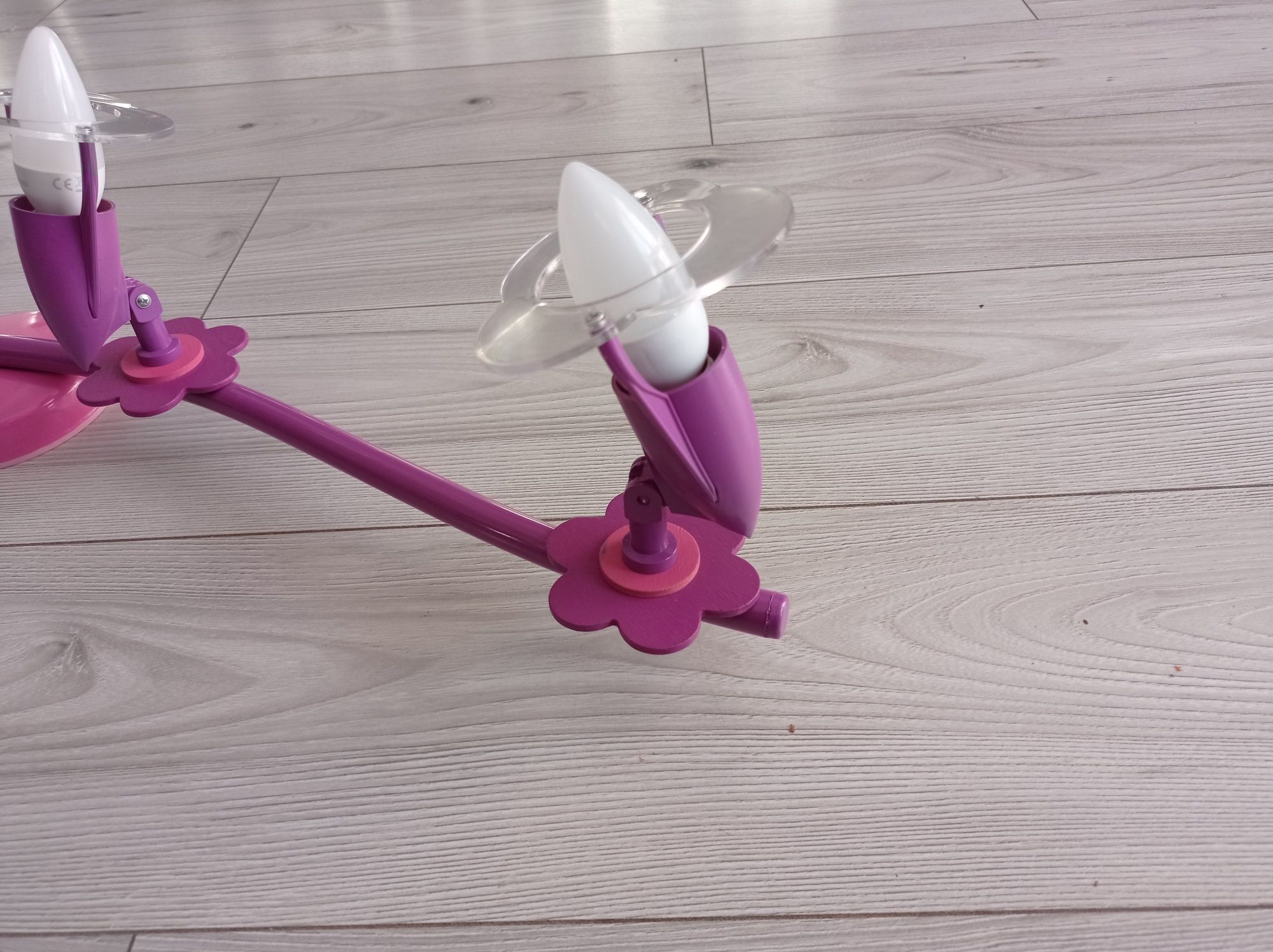 Lampa do pokoju dziewczynki