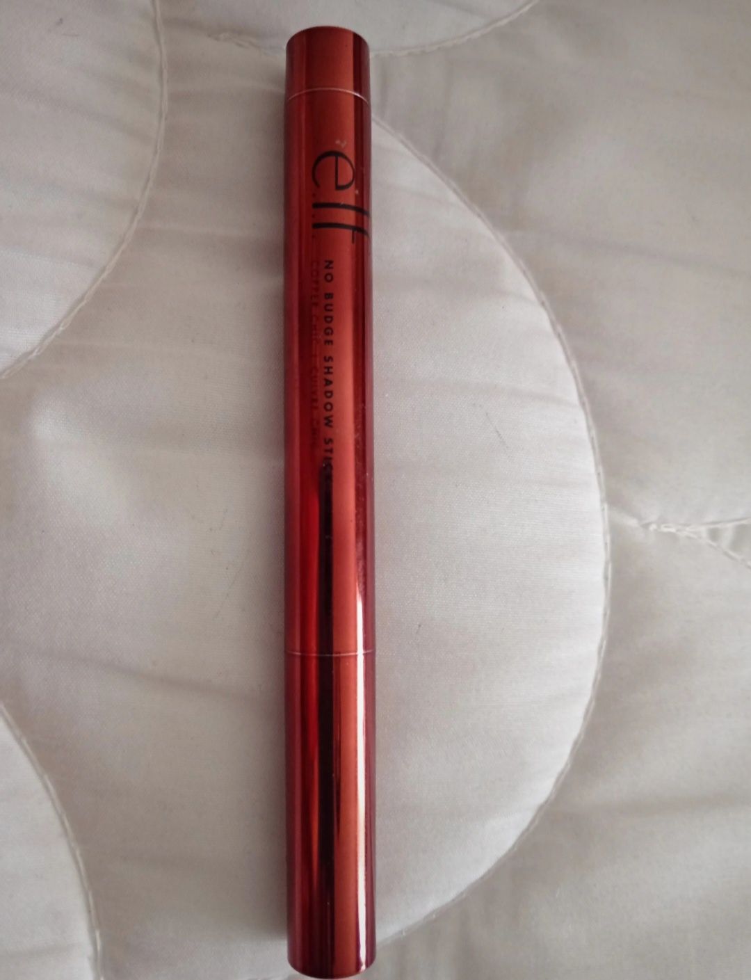 E.L.F  No Budge Shadow Stick